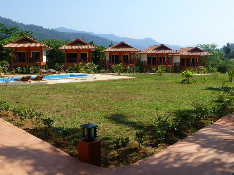 Khao Sok Jasmine Garden Resort - Sha Certified Khao Sok National Park Ngoại thất bức ảnh